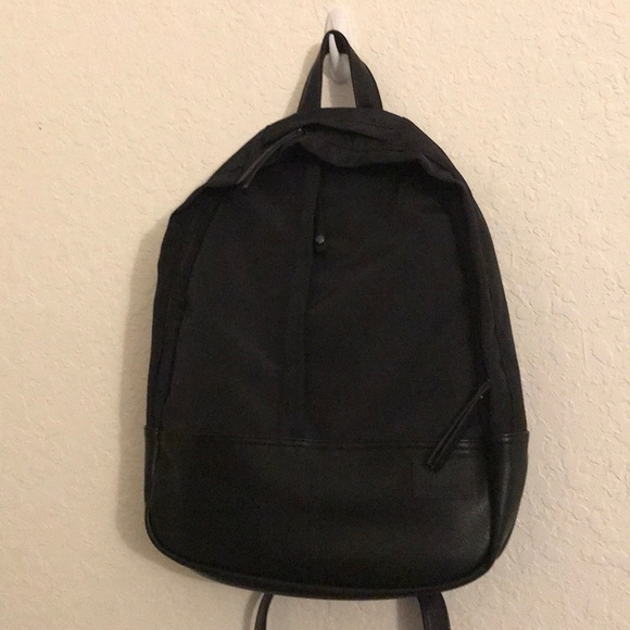 Backpack - Picture 4 of 8